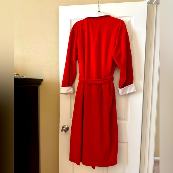 Red fleece Robe with White Collar & Snowflake/Snowman Design - Lrg - Picture 5 of 10